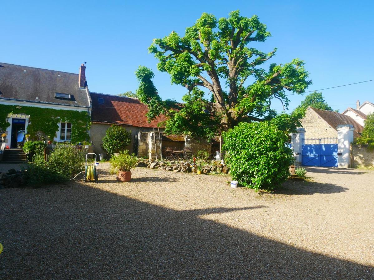 Au Coeur De La Cour Villa Saint-Georges-sur-Cher Exterior photo